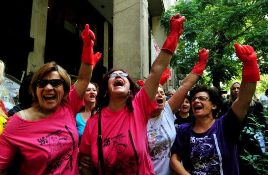 Δικαιώθηκαν οι καθαρίστριες του υπουργείου οικονομικών από τον Άρειο Πάγο